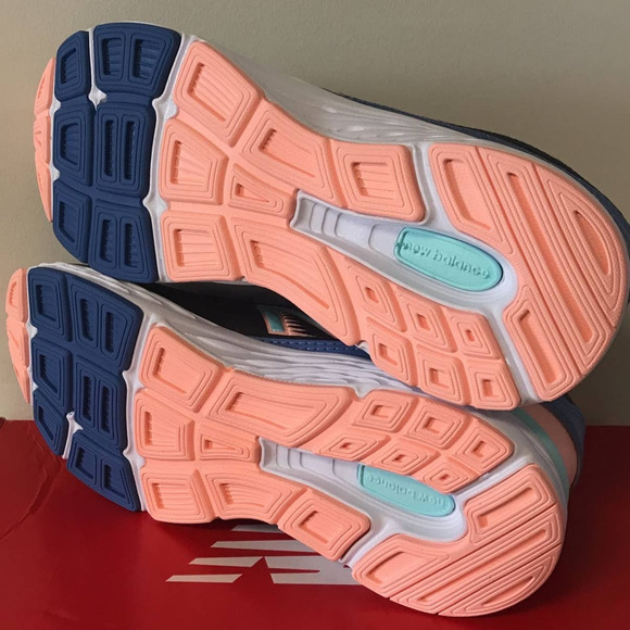 New Balance Kids Size 5 680 V6 Lace-up Running Shoe - Picture 6 of 8